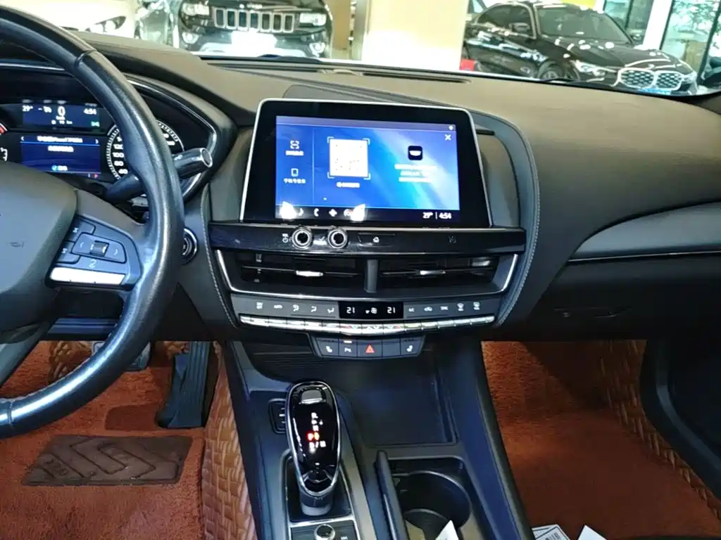Cadillac CT5 — фото 13