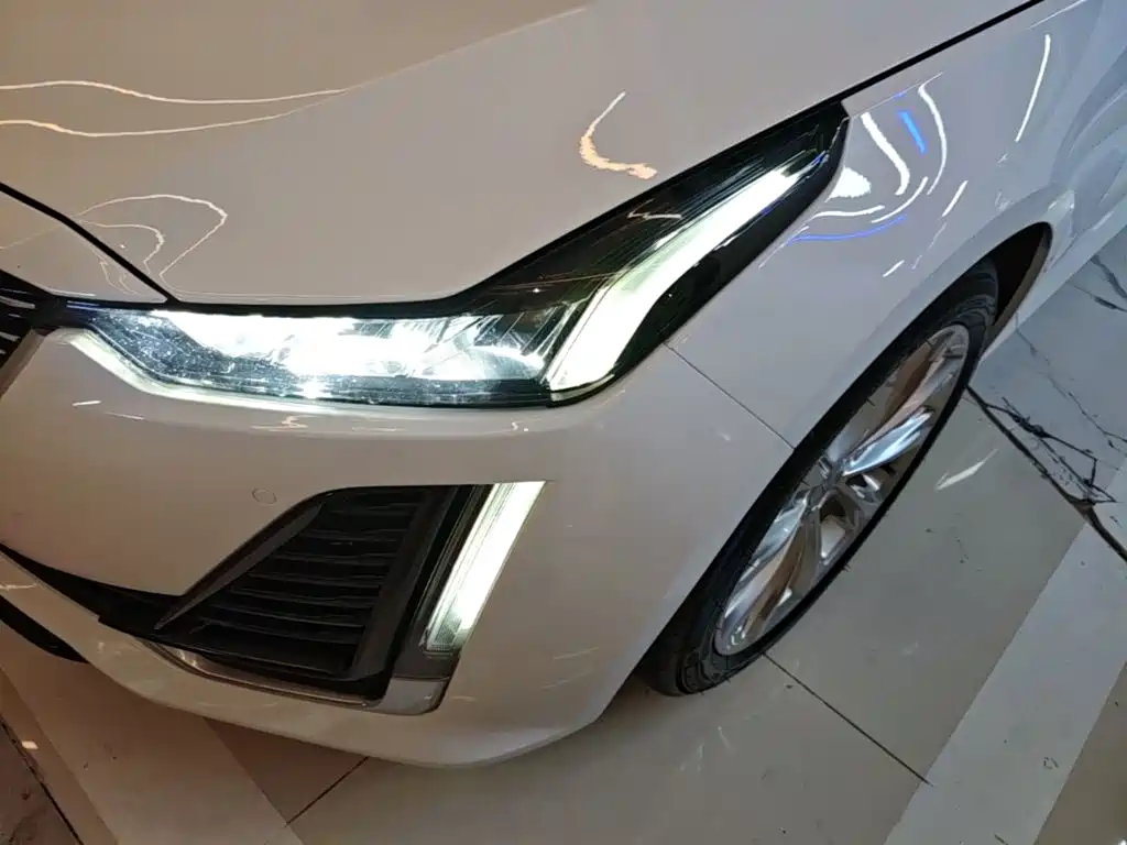 Cadillac CT5 — фото 24
