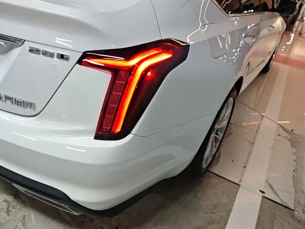 Cadillac CT5 — фото 8