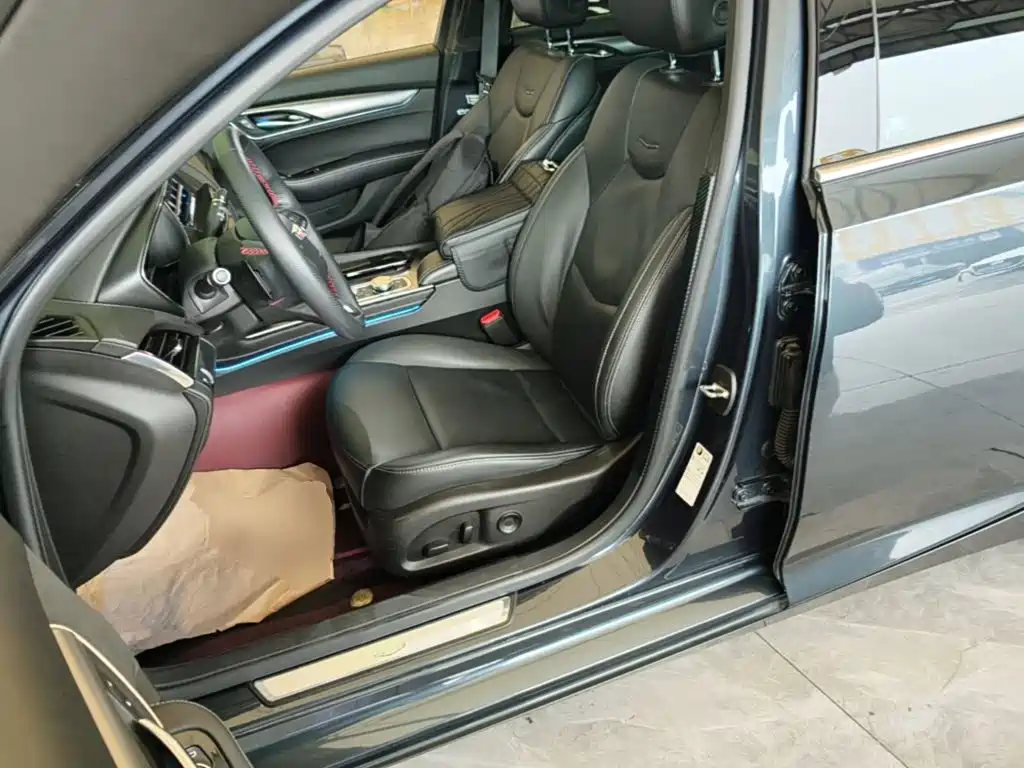 Cadillac CT5 — фото 15