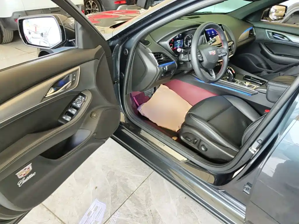 Cadillac CT5 — фото 16