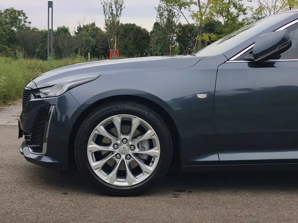 Cadillac CT5 — фото 23