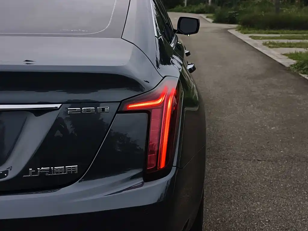 Cadillac CT5 — фото 8