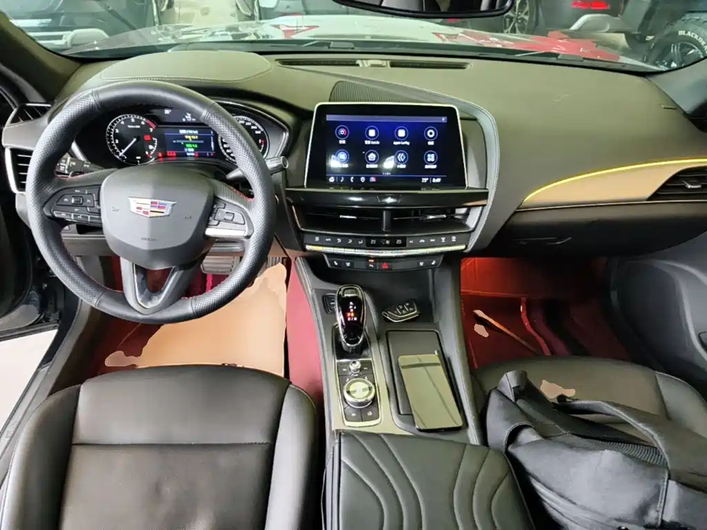 Cadillac CT5 — фото 10