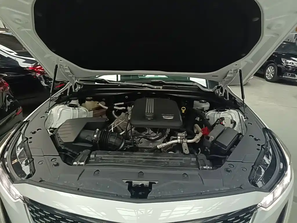 Cadillac CT5 — фото 20