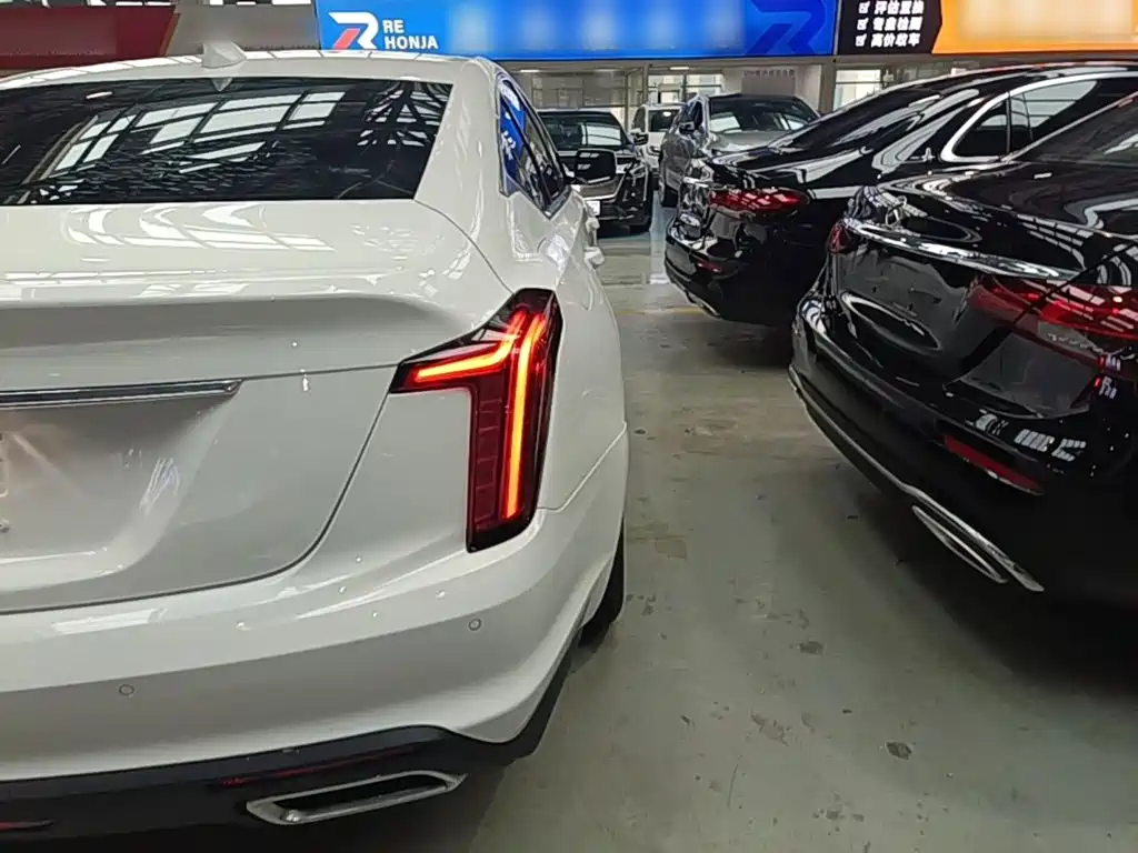 Cadillac CT5 — фото 8