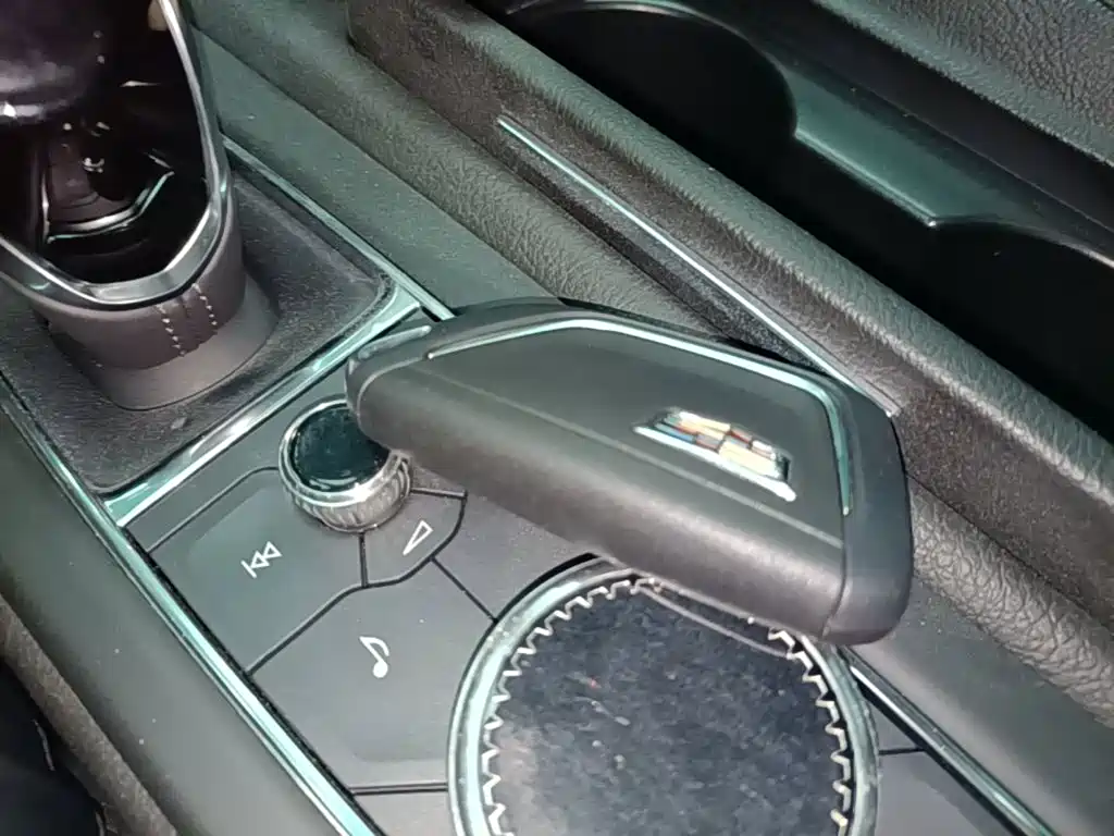 Cadillac CT5 — фото 9