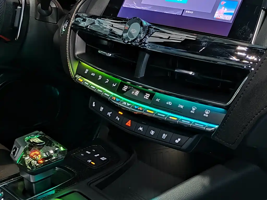 Cadillac CT5 — фото 14