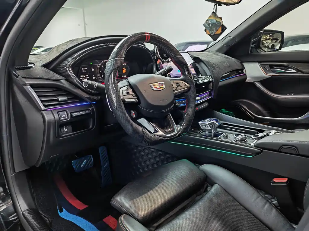 Cadillac CT5 — фото 7