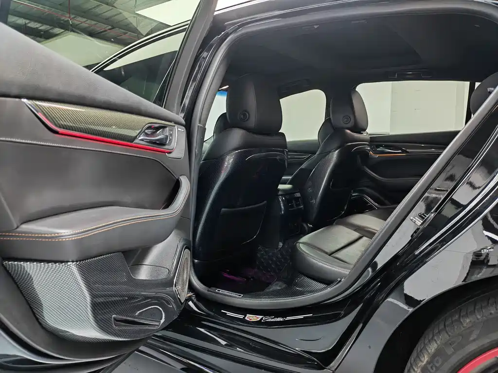 Cadillac CT5 — фото 10