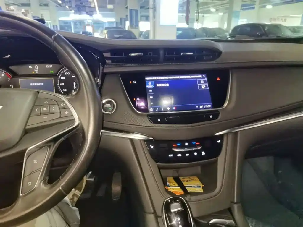 Cadillac XT5 — фото 13