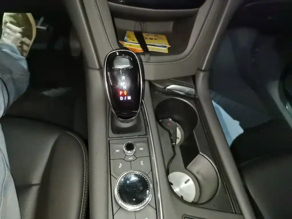 Cadillac XT5 — фото 14