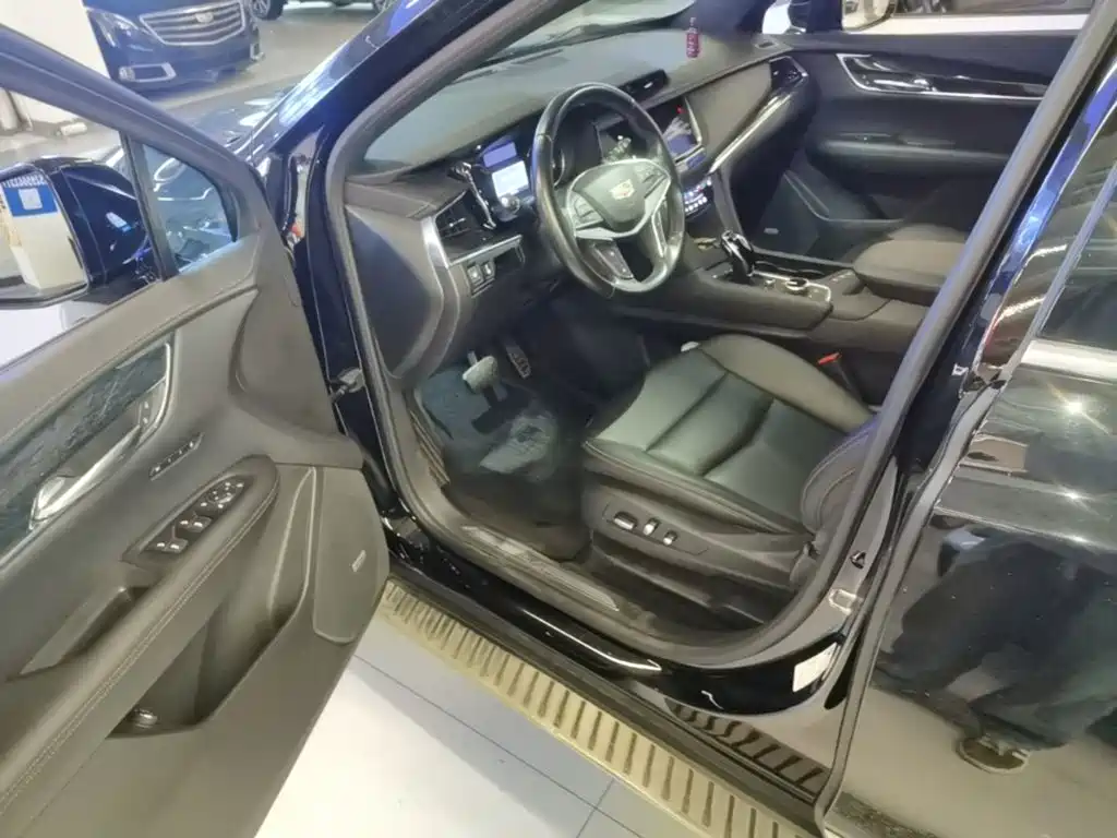Cadillac XT5 — фото 16