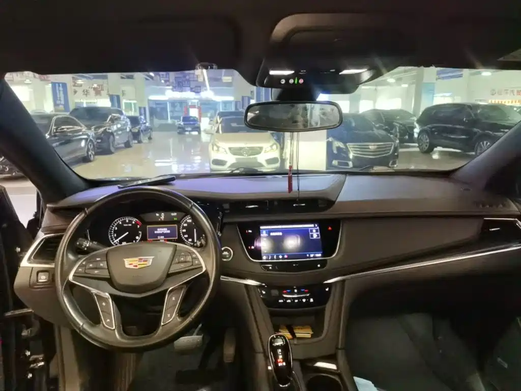 Cadillac XT5 — фото 10