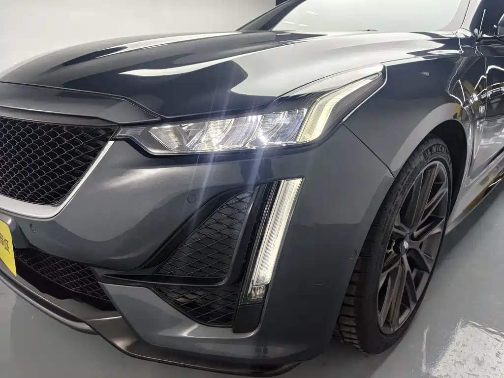 Cadillac CT5 — фото 8