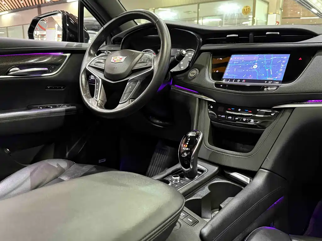 Cadillac XT5 — фото 11
