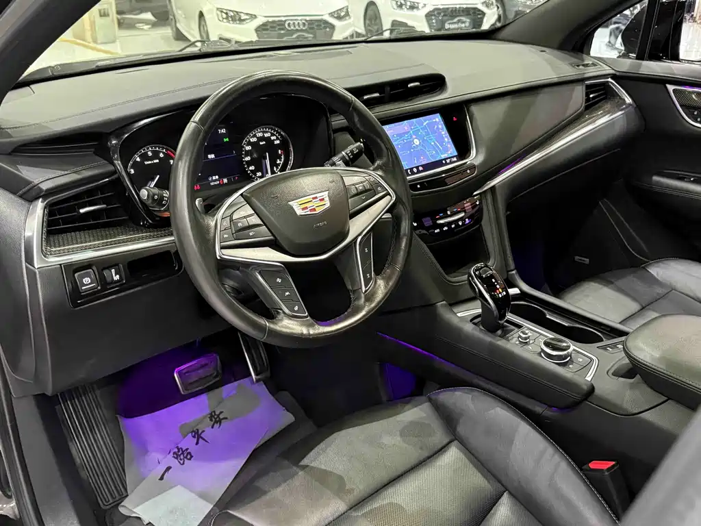 Cadillac XT5 — фото 14