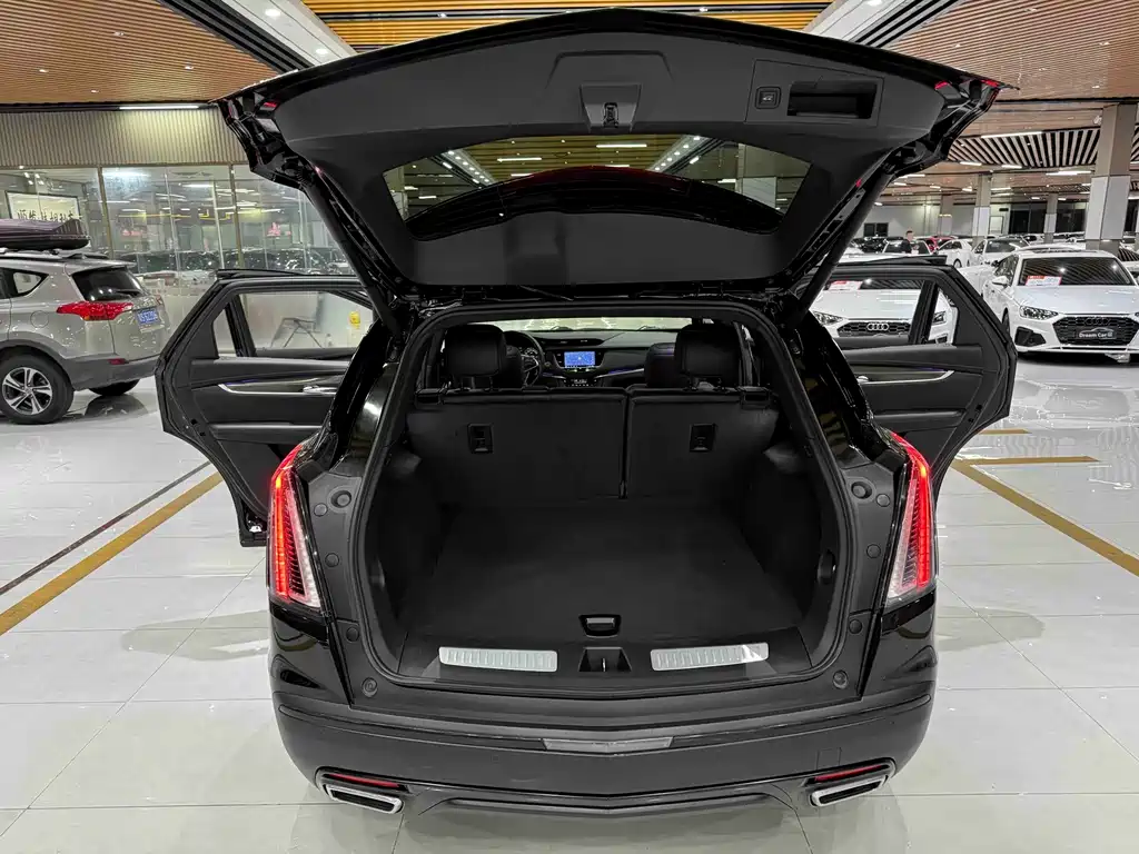 Cadillac XT5 — фото 17