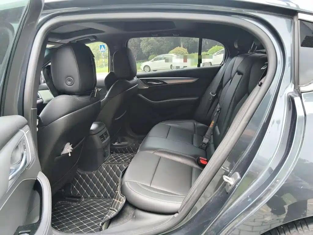 Cadillac CT5 — фото 18