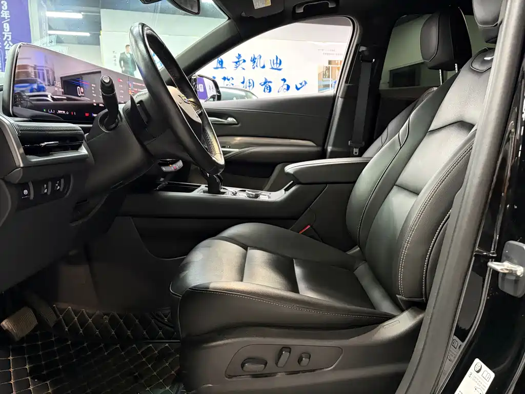 Cadillac XT4 — фото 6