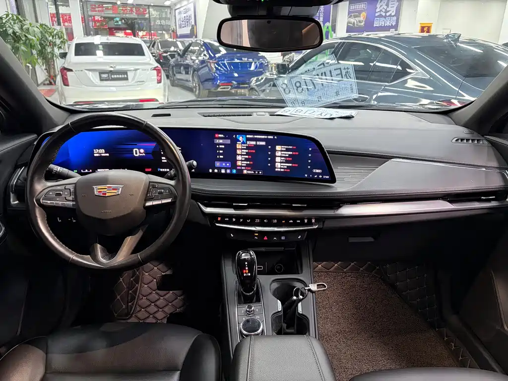Cadillac XT4 — фото 8