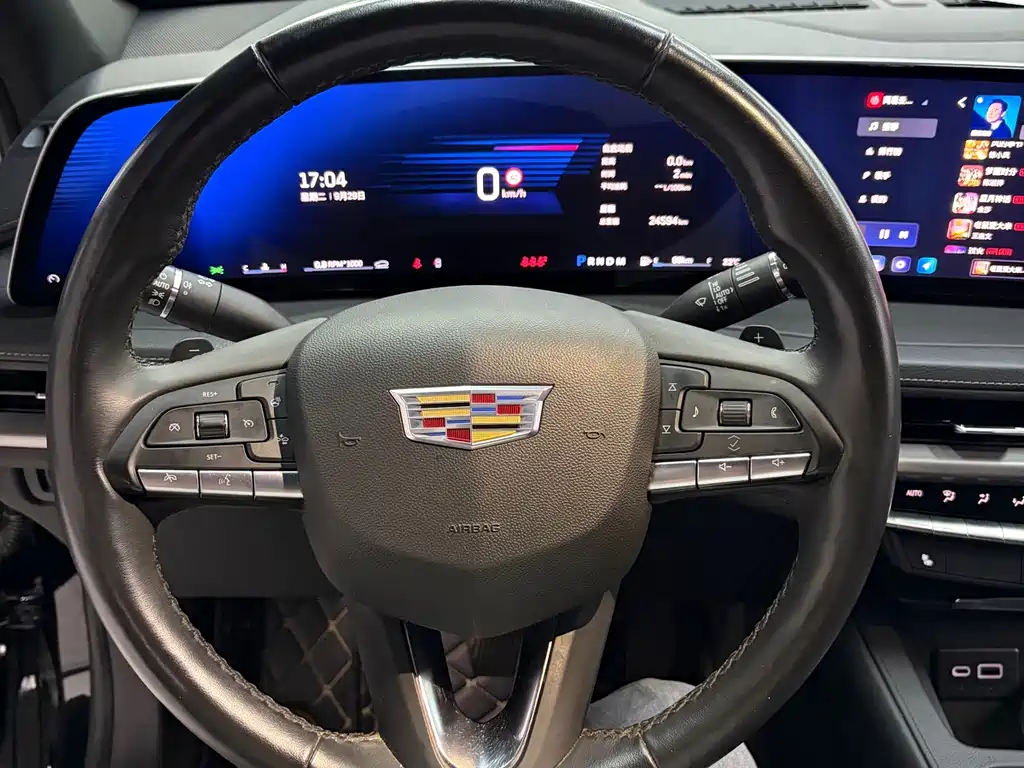 Cadillac XT4 — фото 10