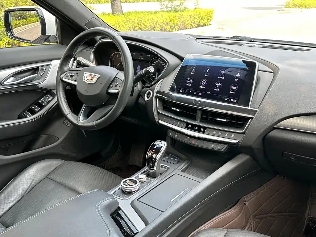 Cadillac CT5 — фото 11