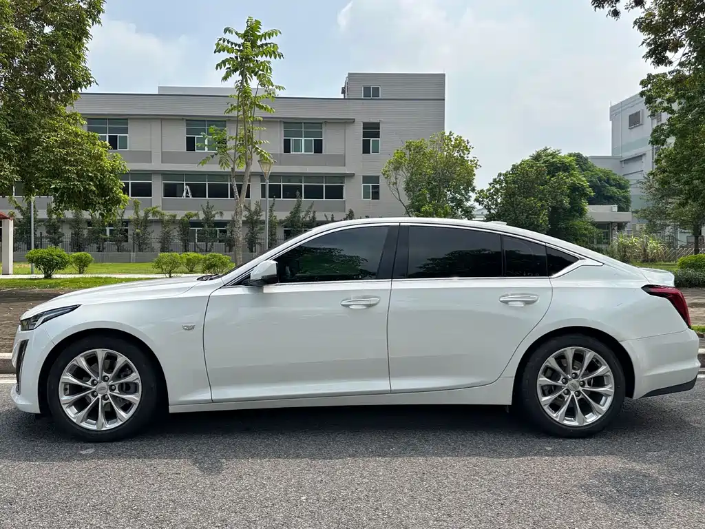 Cadillac CT5 — фото 13