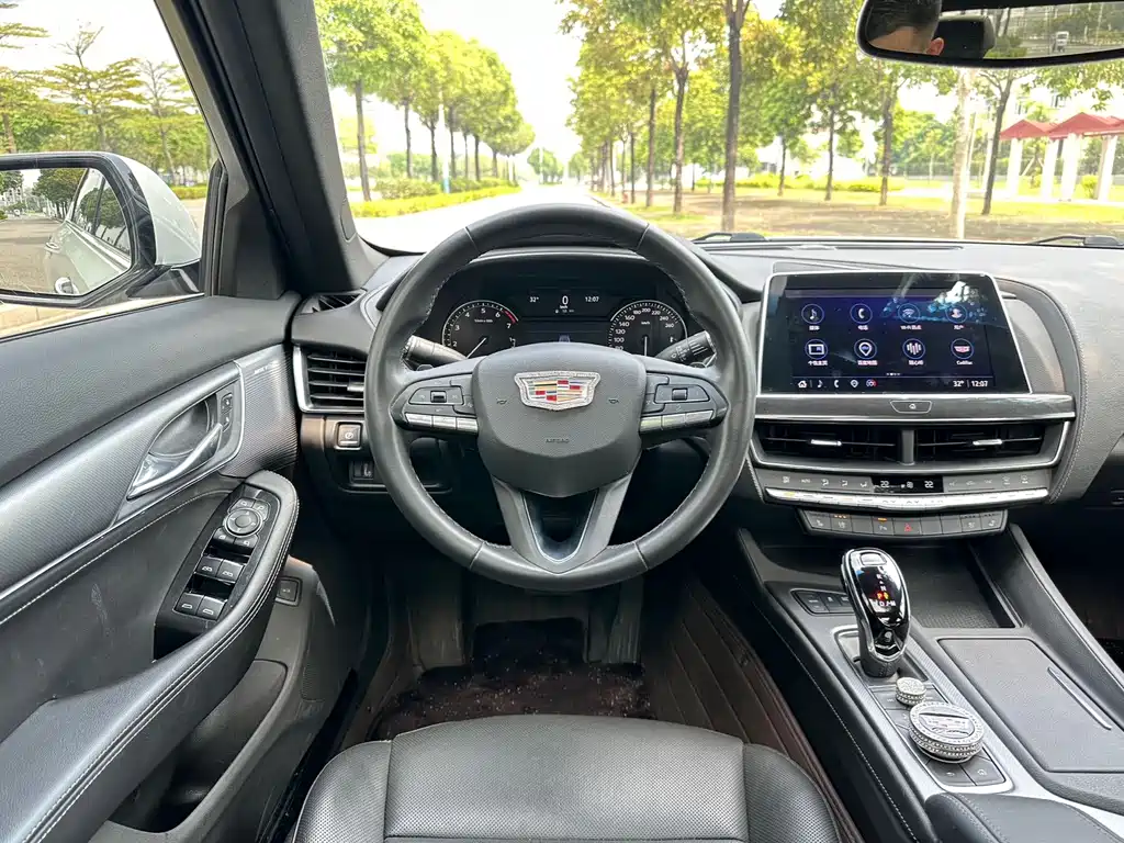 Cadillac CT5 — фото 9