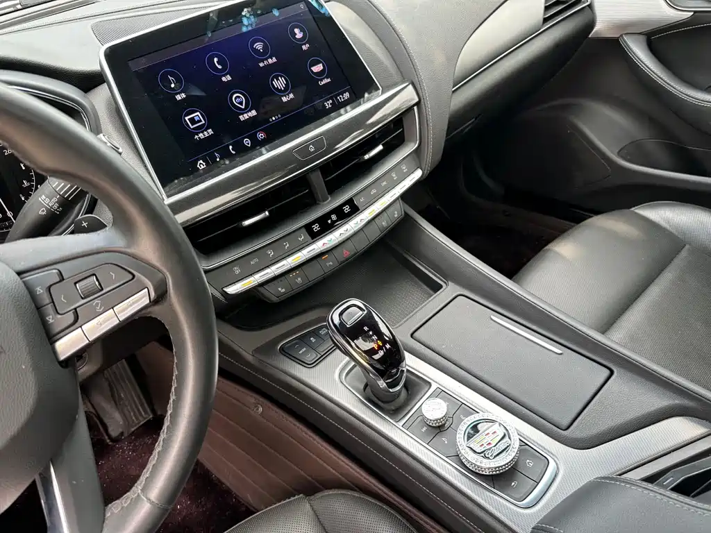 Cadillac CT5 — фото 10