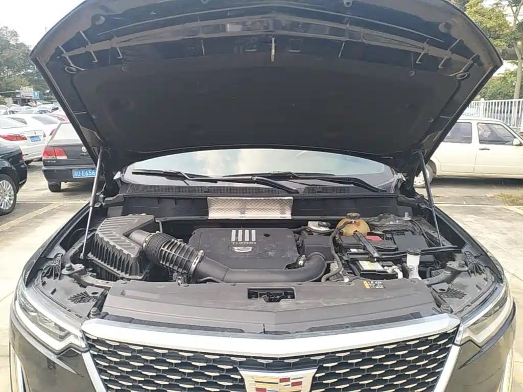 Cadillac XT6 — фото 20