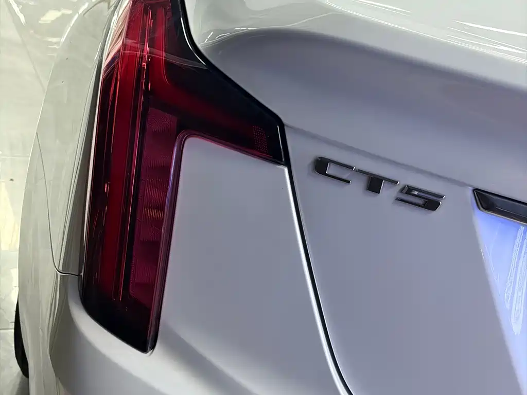 Cadillac CT5 — фото 4