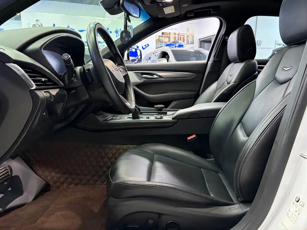 Cadillac CT5 — фото 5