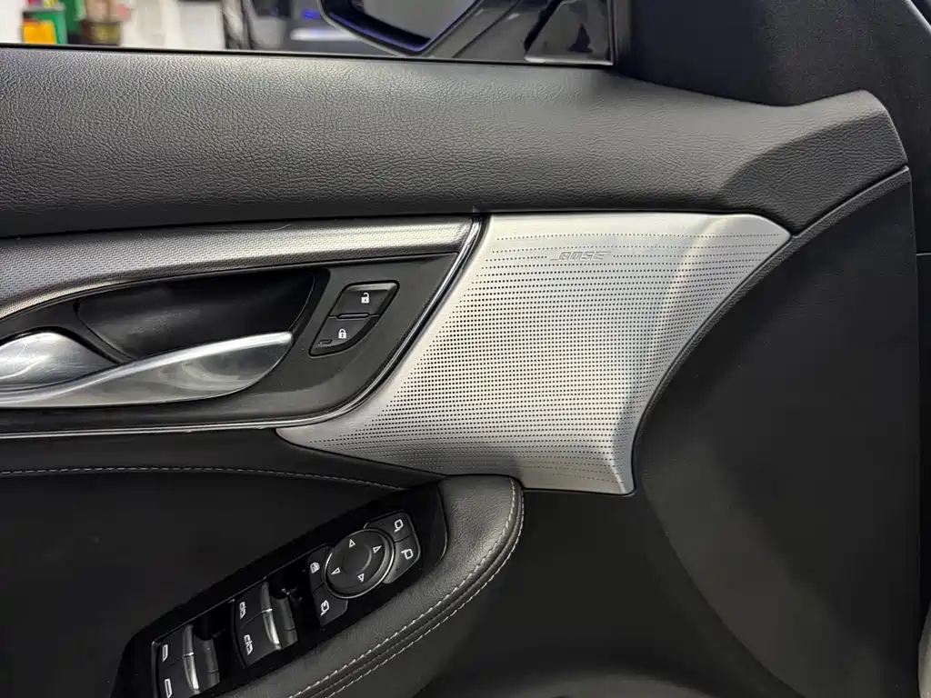 Cadillac CT5 — фото 8