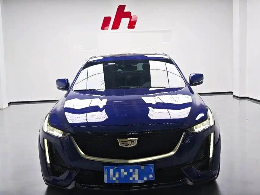 Cadillac CT5 — фото 2