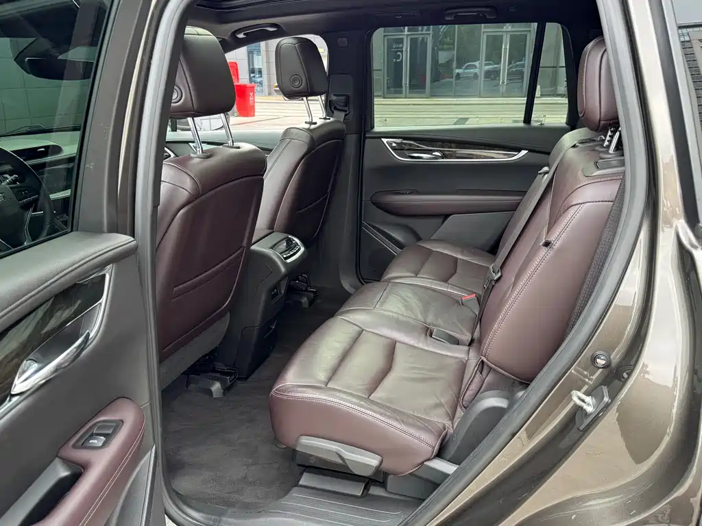 Cadillac XT6 — фото 14