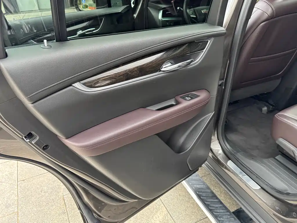 Cadillac XT6 — фото 15