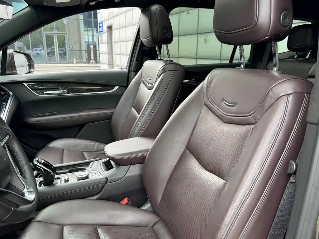 Cadillac XT6 — фото 19