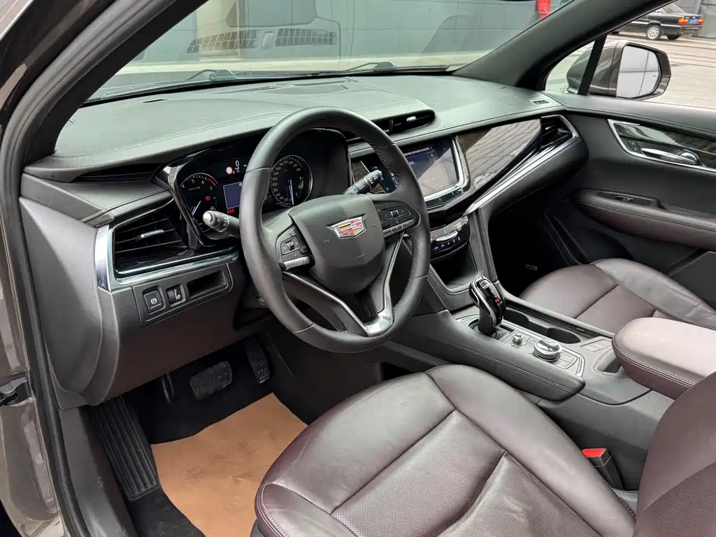 Cadillac XT6 — фото 20