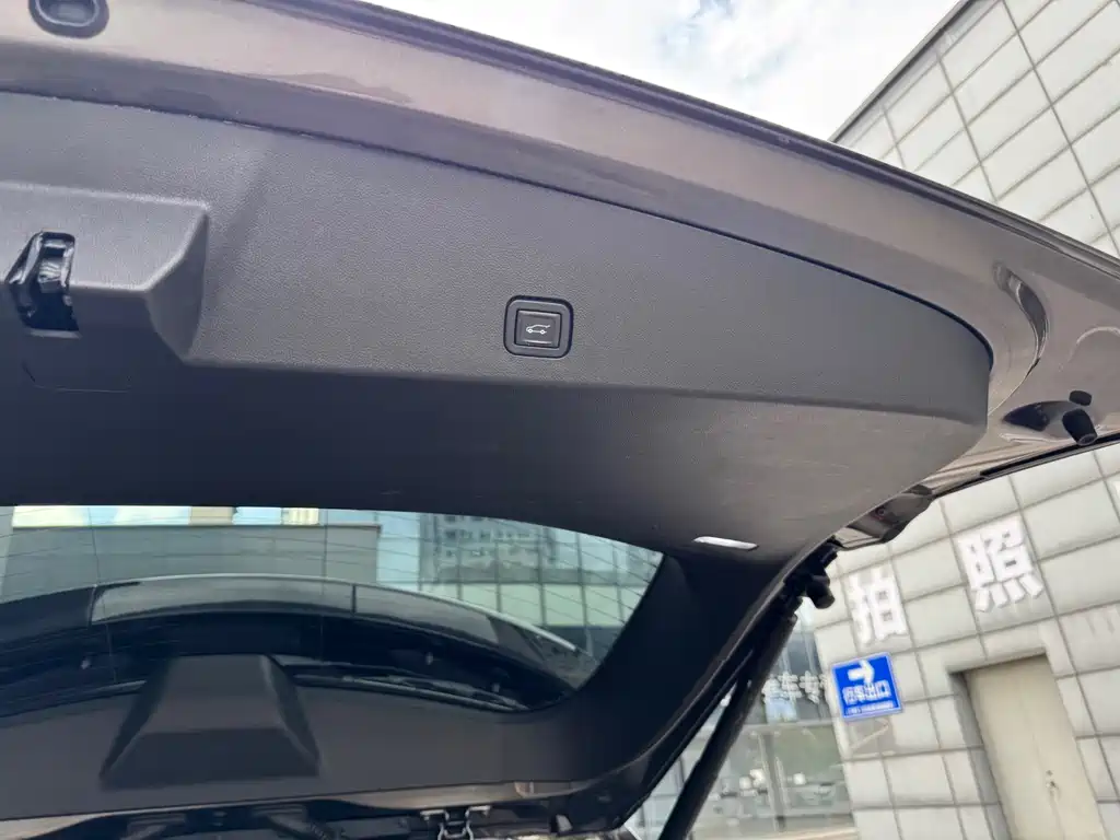 Cadillac XT6 — фото 43