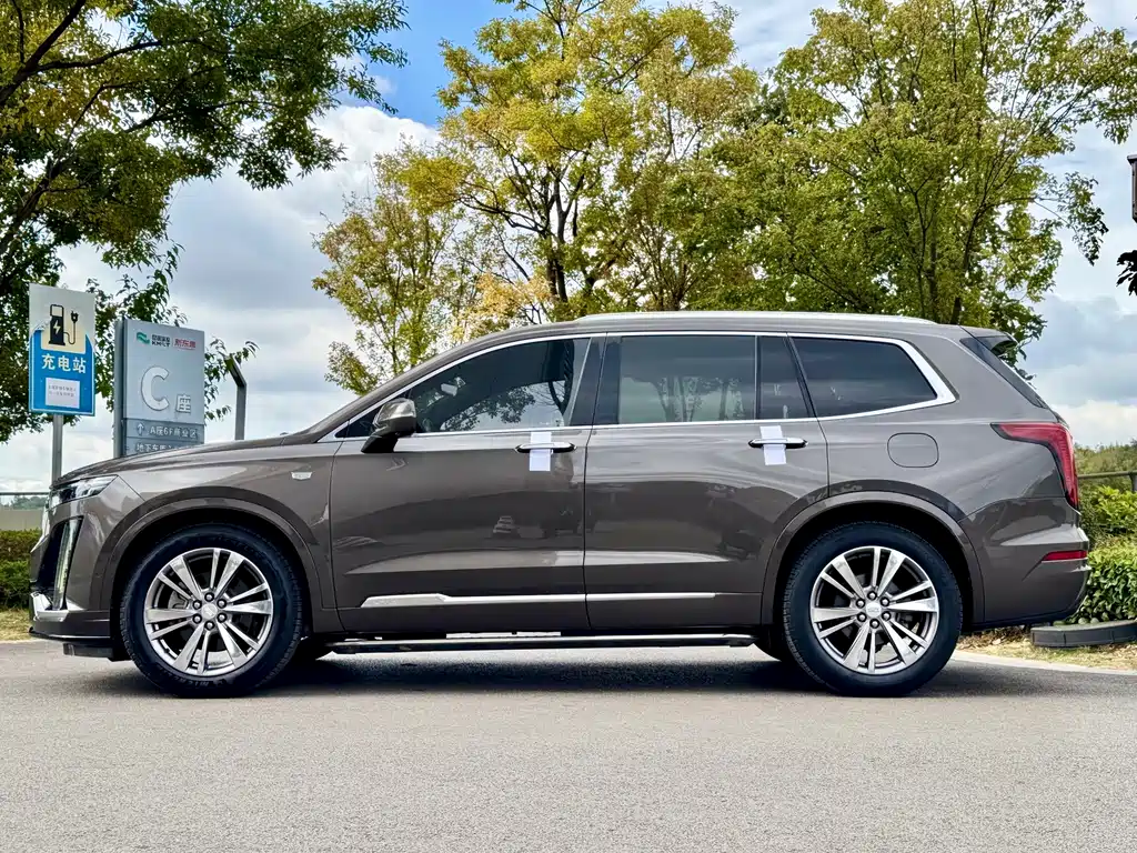 Cadillac XT6 — фото 10
