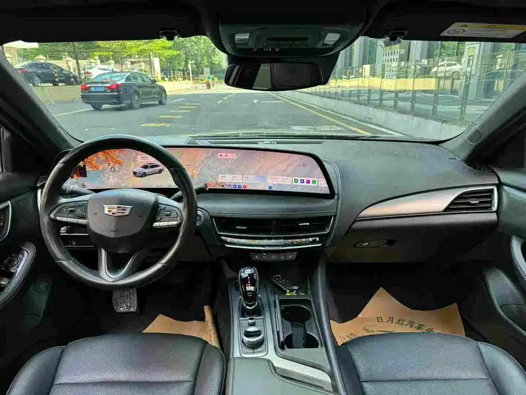 Cadillac CT5 — фото 7
