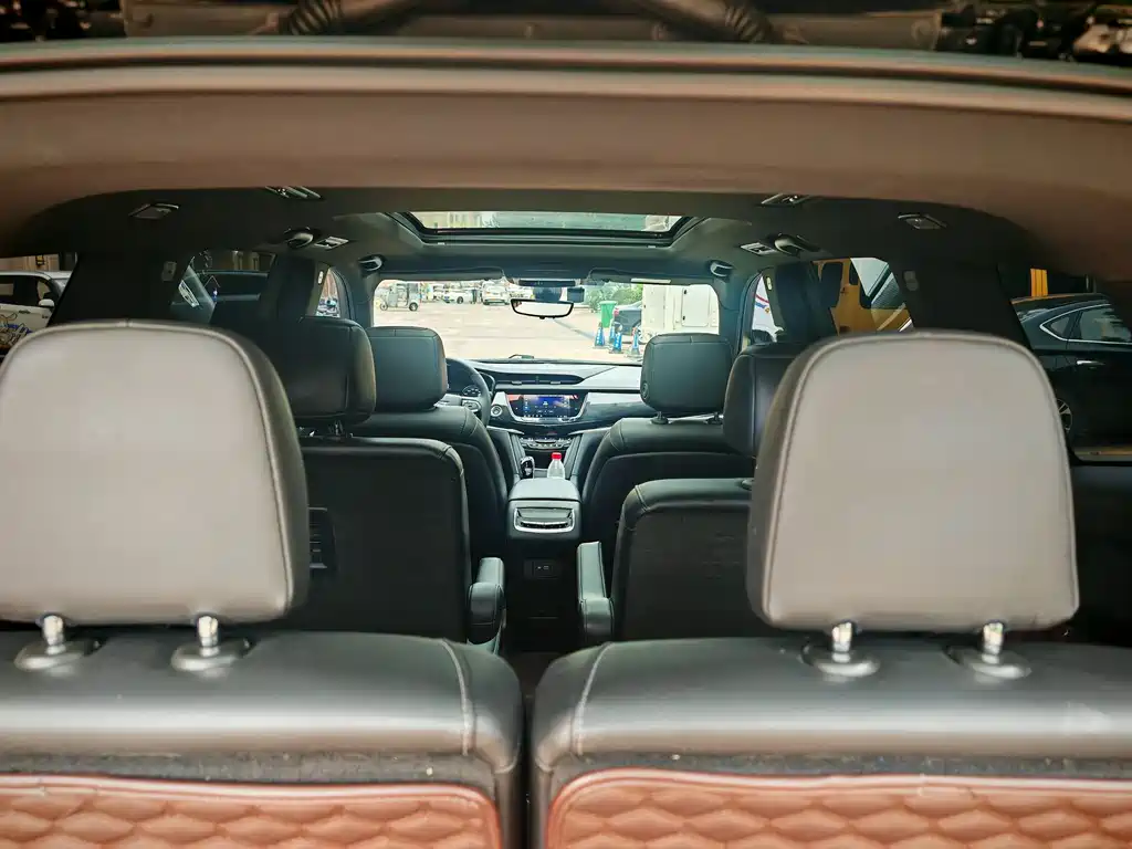Cadillac XT6 — фото 19