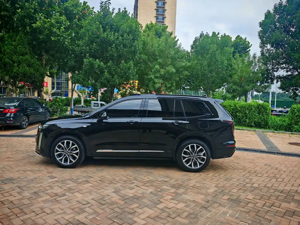 Cadillac XT6 — фото 21
