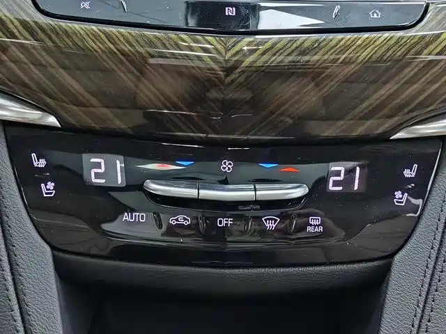 Cadillac XT6 — фото 15