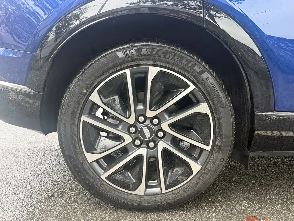Cadillac IQ — фото 13