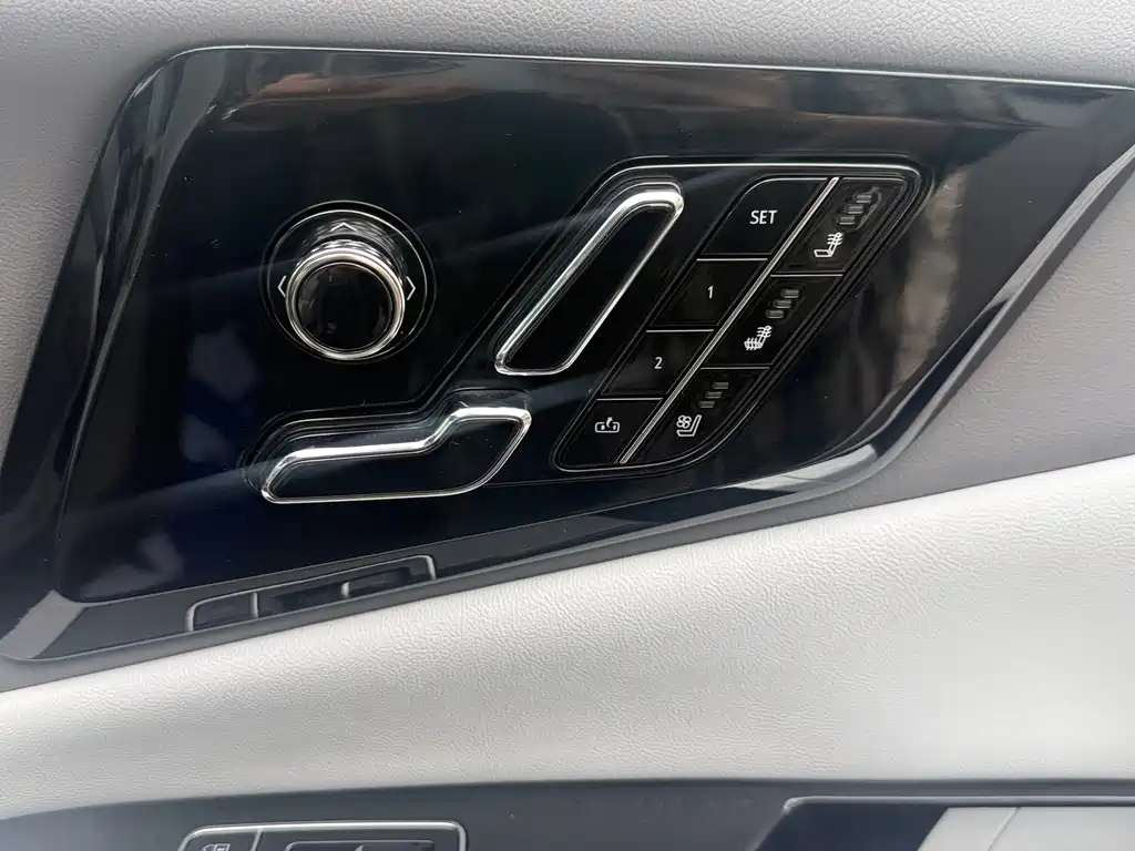 Cadillac IQ — фото 14