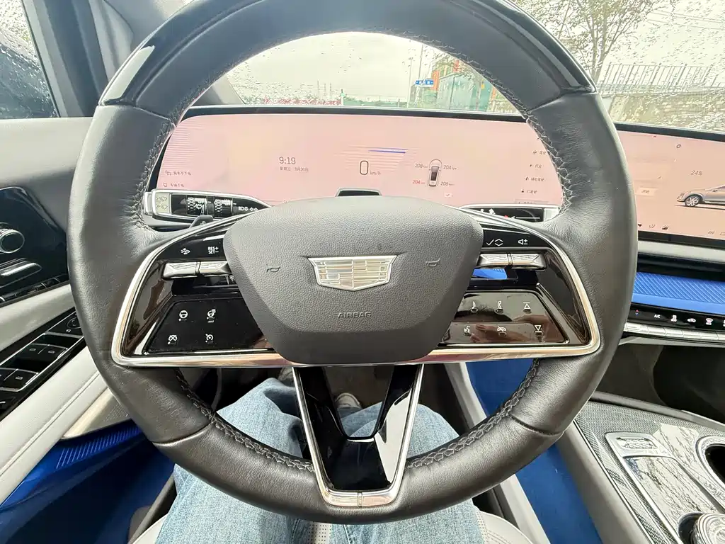 Cadillac IQ — фото 27