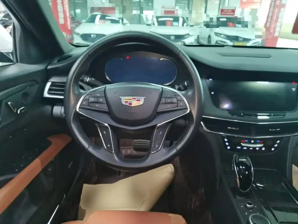 Cadillac CT6 — фото 11
