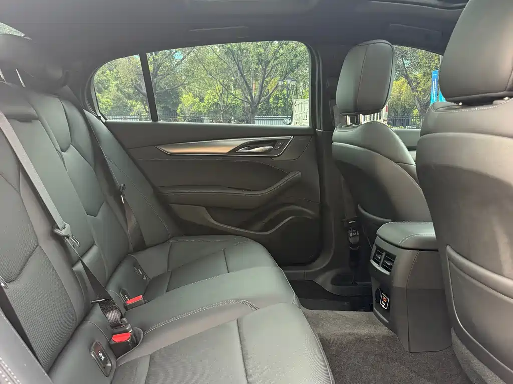 Cadillac CT5 — фото 11